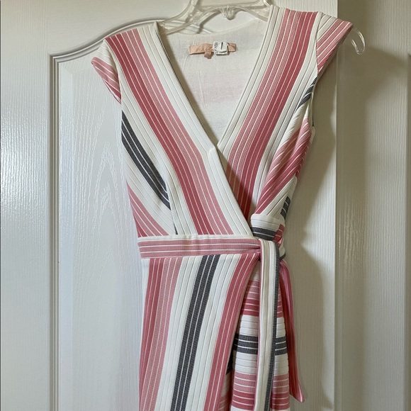 Hutch xs wrap dress - Picture 3 of 3